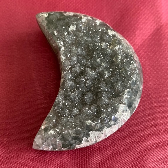 BLK AMETHYST DRUZY MOON. 2.25 X 1.50 X 1/2” - Picture 5 of 16